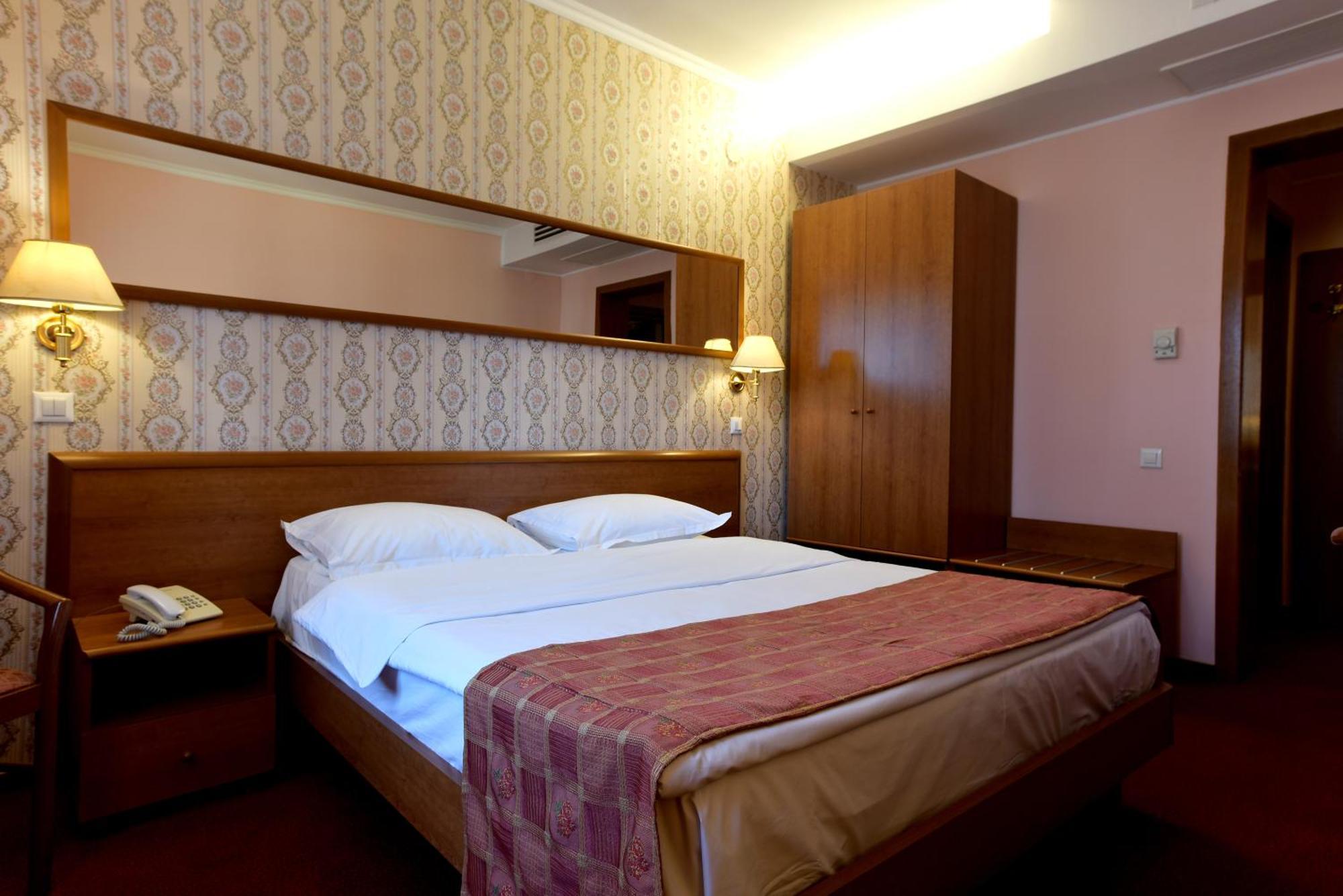 Hotel Брашов Экстерьер фото