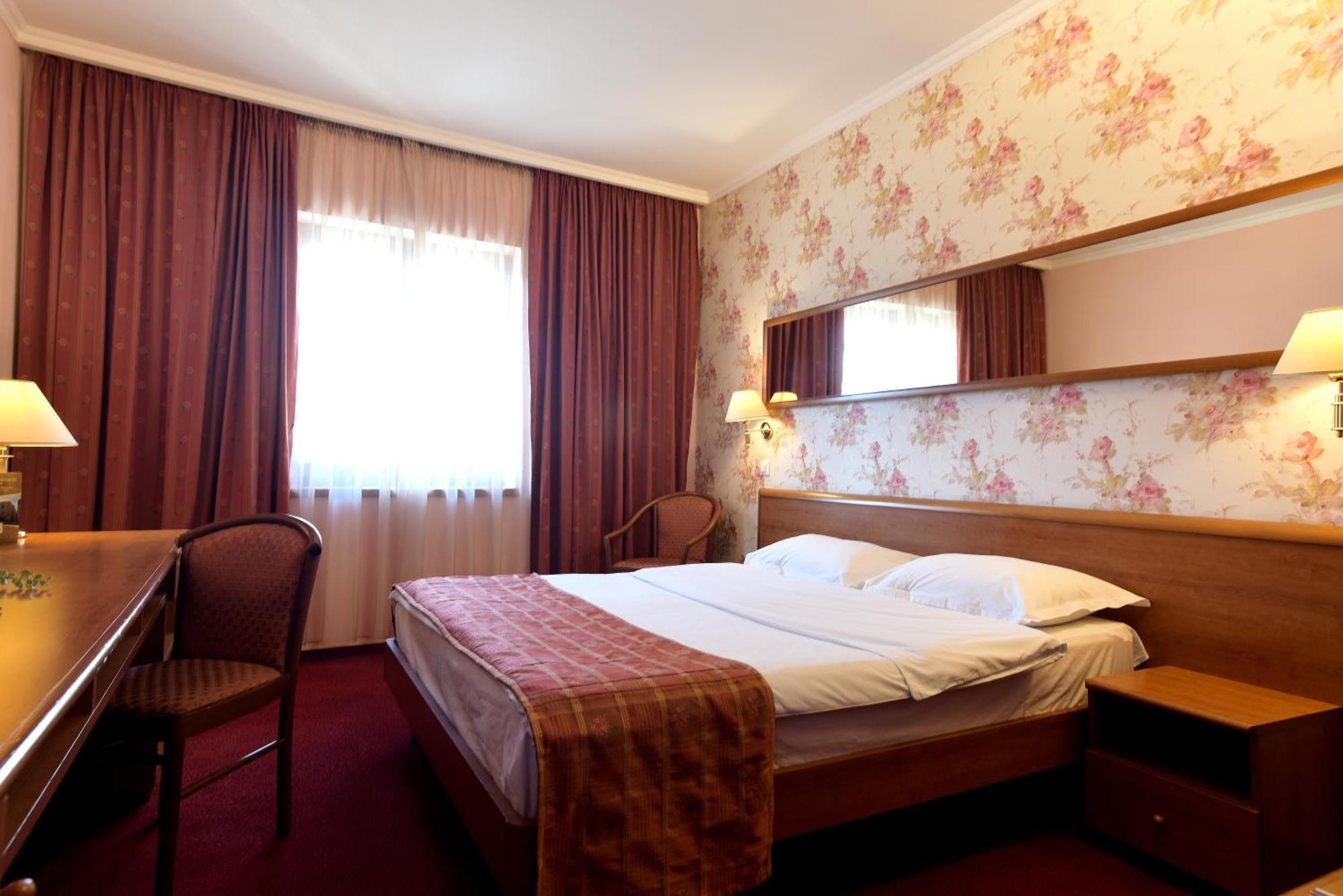 Hotel Брашов Экстерьер фото
