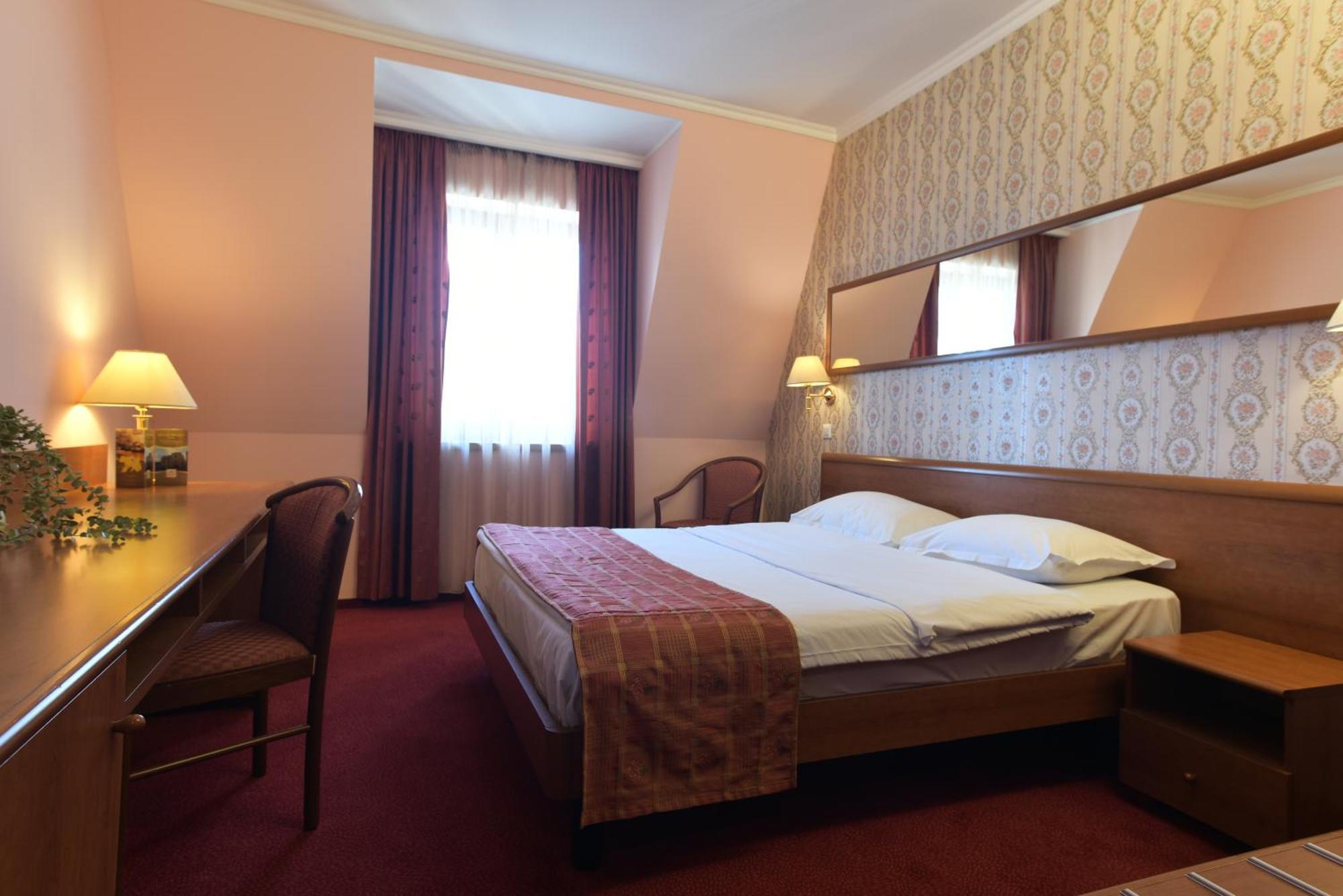 Hotel Брашов Экстерьер фото