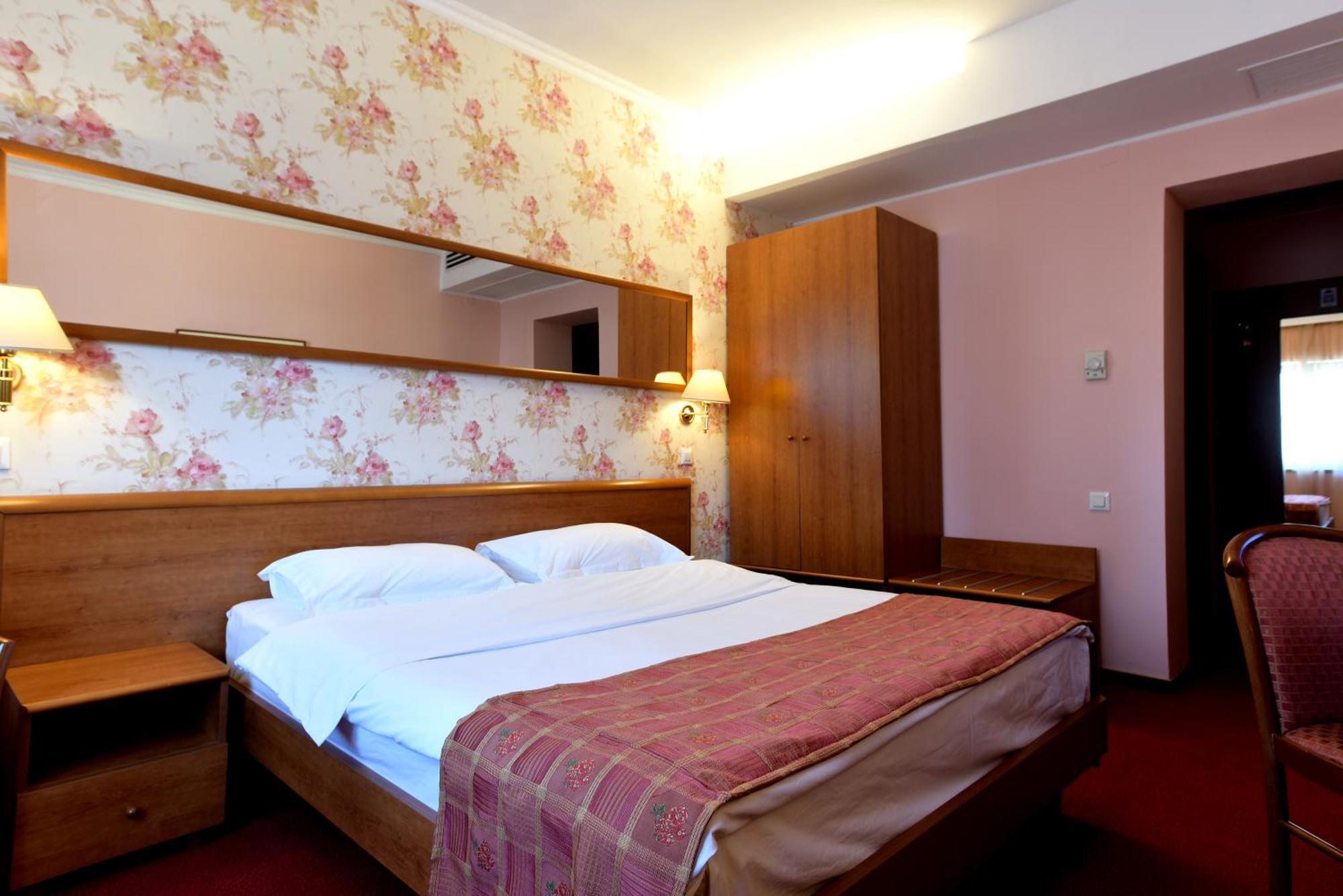 Hotel Брашов Экстерьер фото