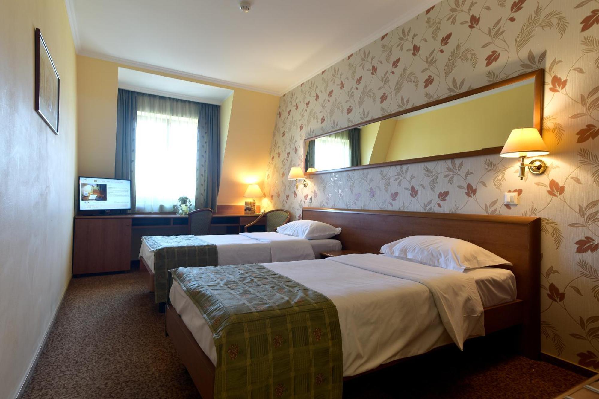 Hotel Брашов Экстерьер фото