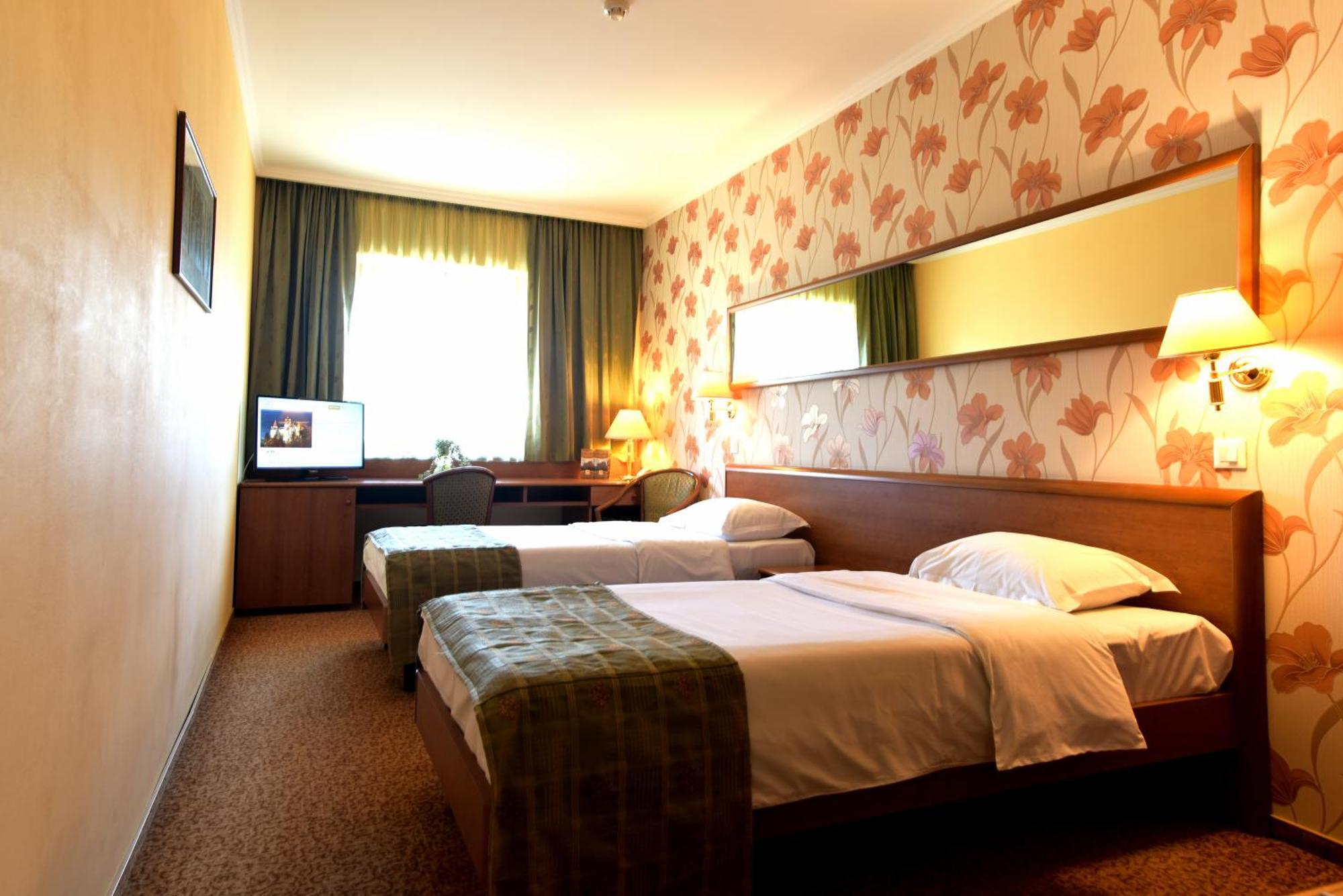 Hotel Брашов Экстерьер фото