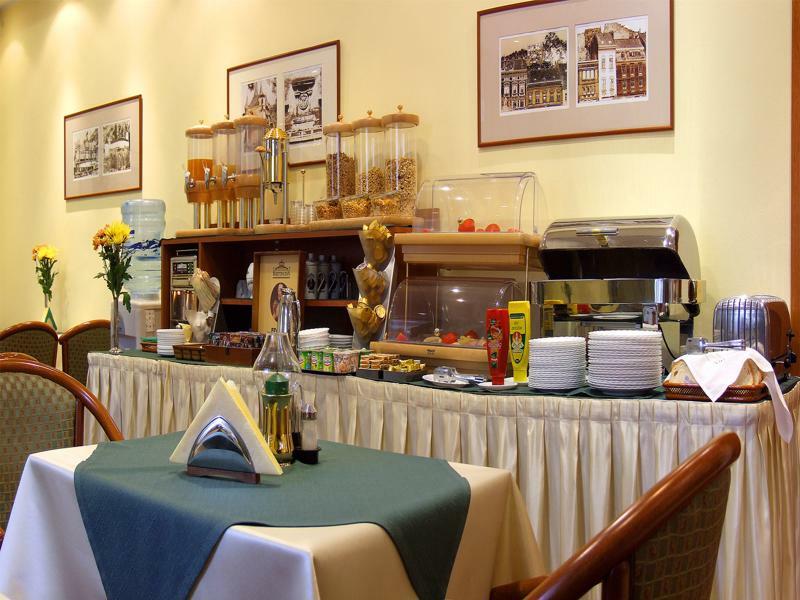 Hotel Брашов Экстерьер фото